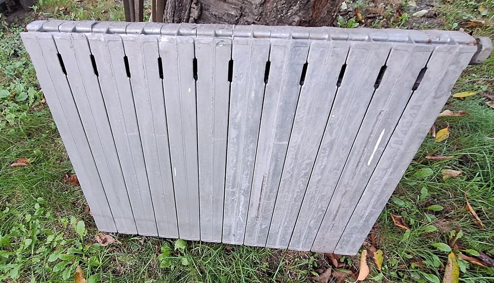 Grzejnik aluminiowy z korkami przyłączeniowymi prawa strona 12 żeberek