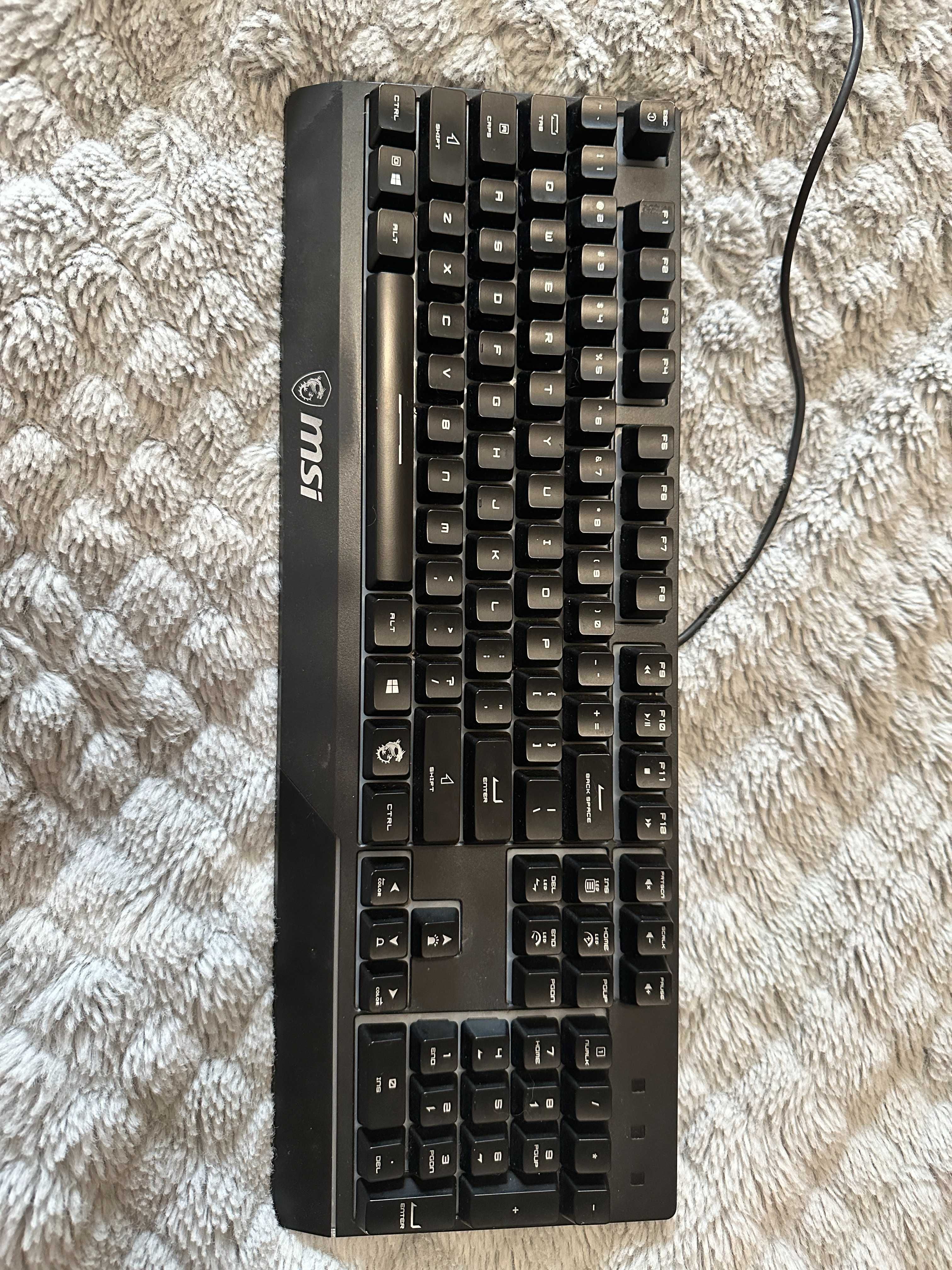 PRZEDAM – ZESTAW GAMINGOWY | Acer Nitro V16 + Akcesoria (stan idealny)
