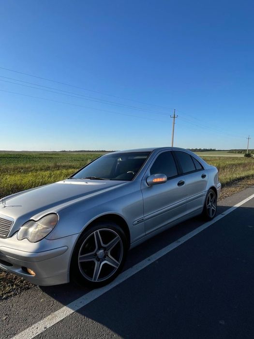 Mercedes c 180.