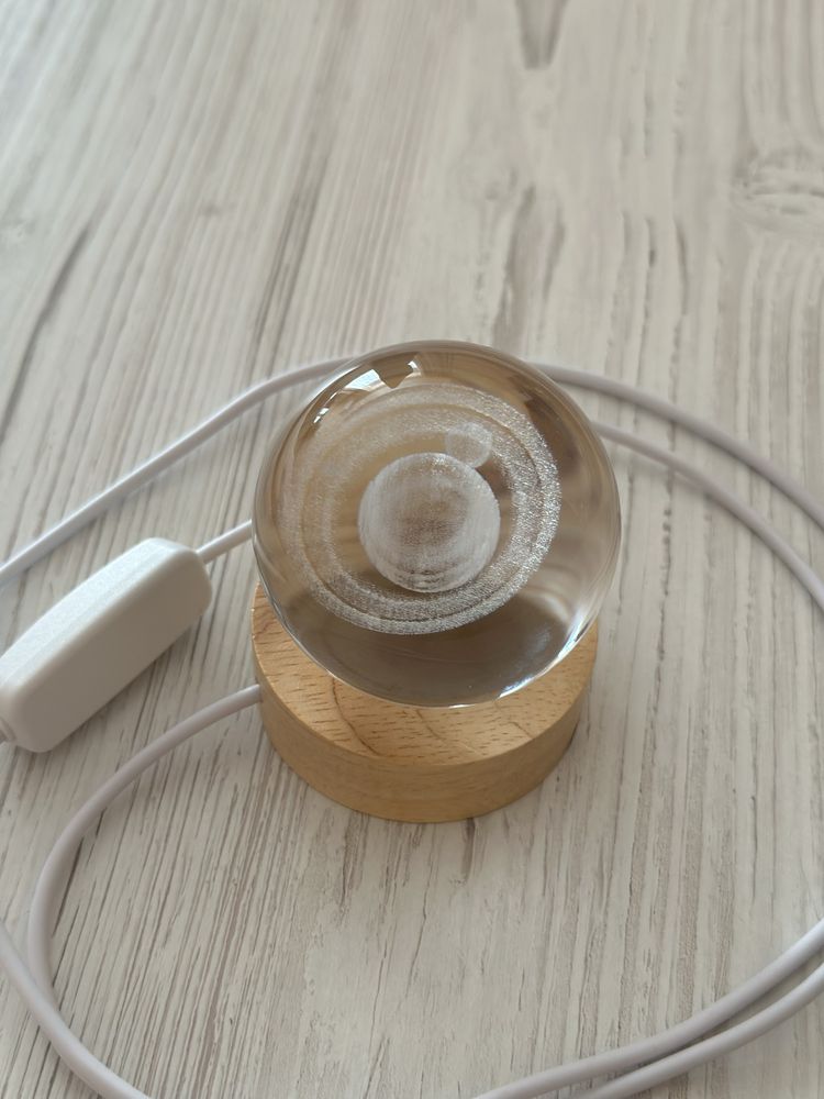 Настільна лампа з планетою від USB