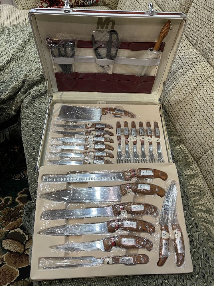 Продам набор ножей и вилок