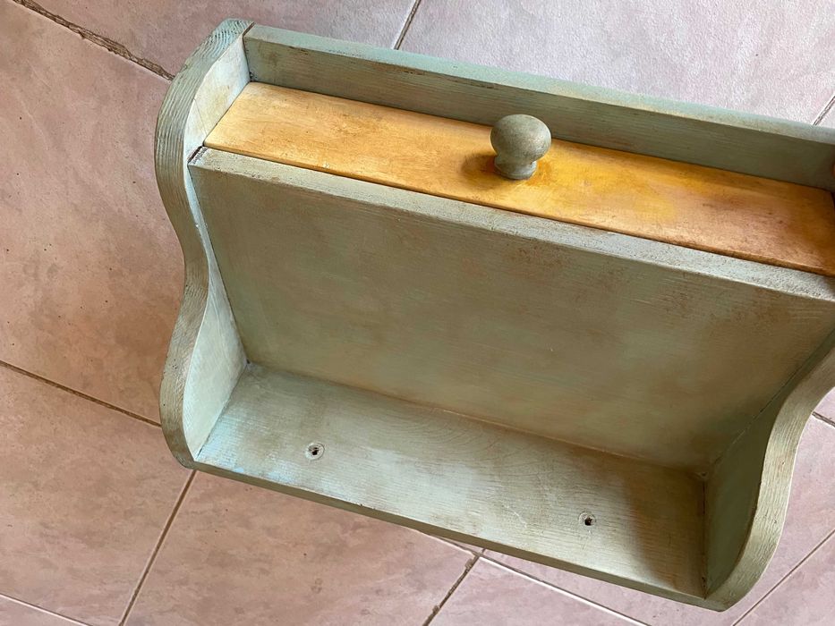 Lindíssima prateleira pintada à mão, rustica, madeira, antiga