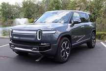 Rivian R1S Adventure 2023