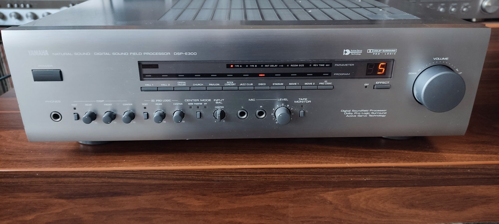 Yamaha dsp e 300 wzmacniacz