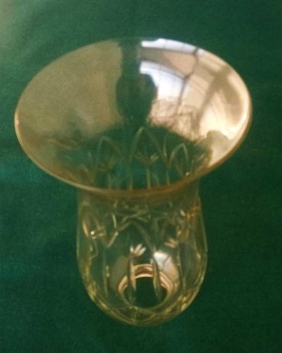 Tulipa em vidro lapidado geométrico