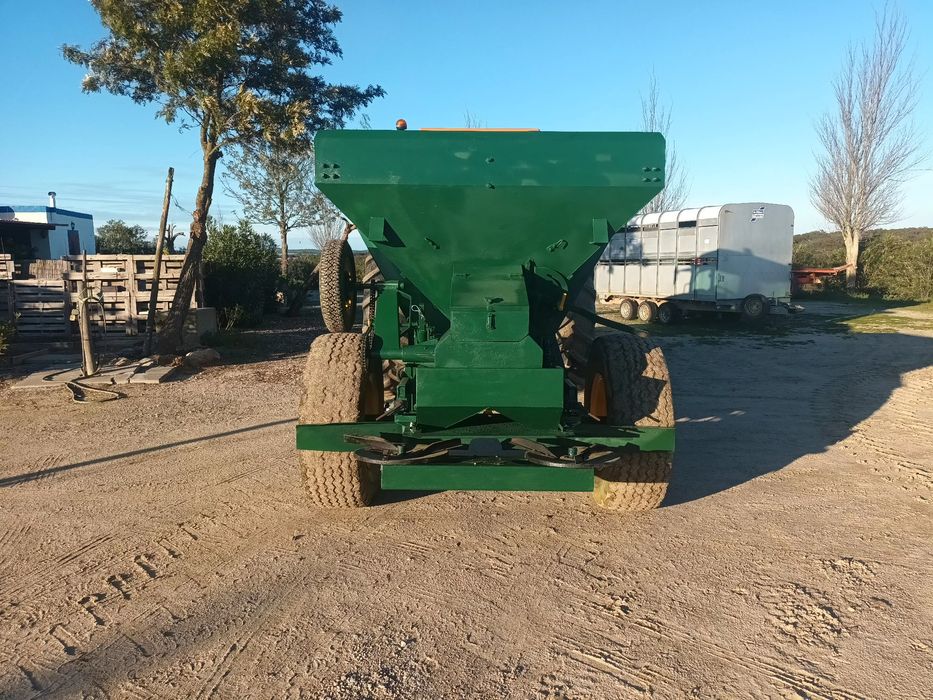 Compra e venda de semeadores sementeira directa e outras máquinas agrí