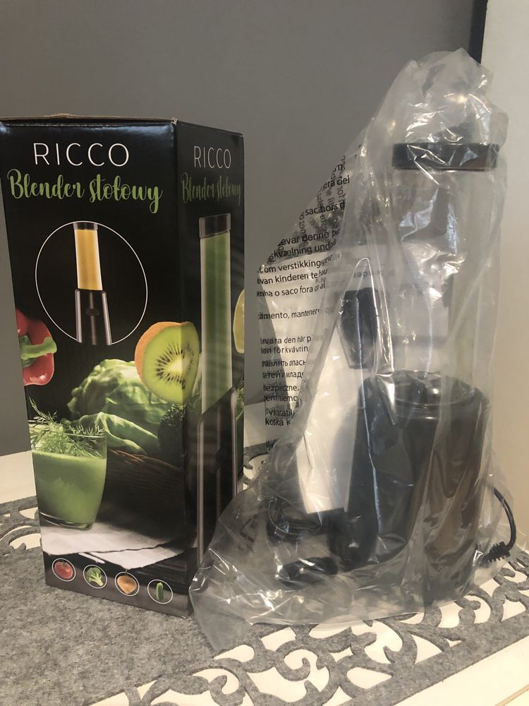 Blender stołowy Ricco 350 ml