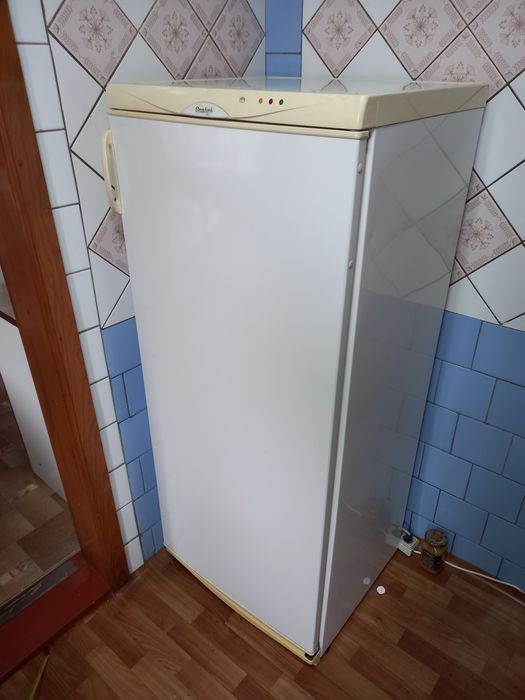 Продам морозильну камеру  Snaige на 6 ящиків  б/у в хорошому робочому