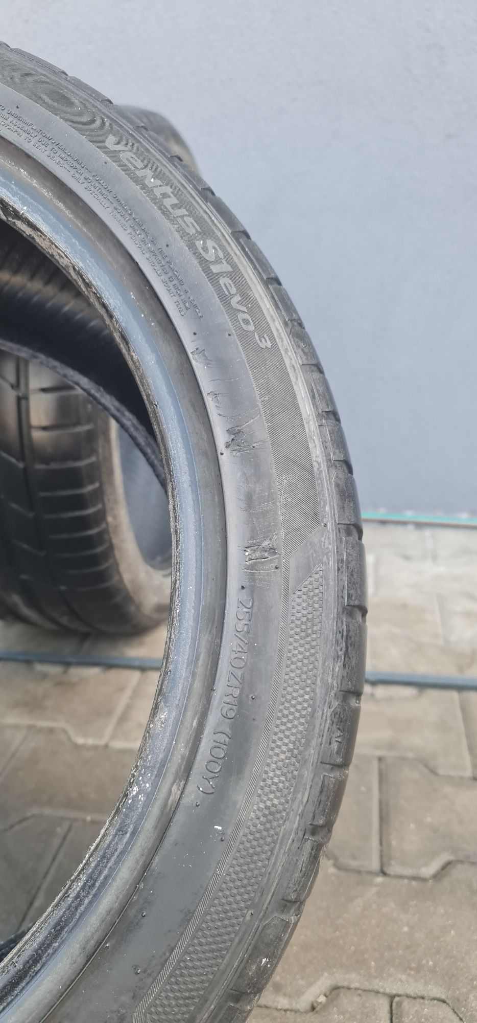 225/40/19 Hankook