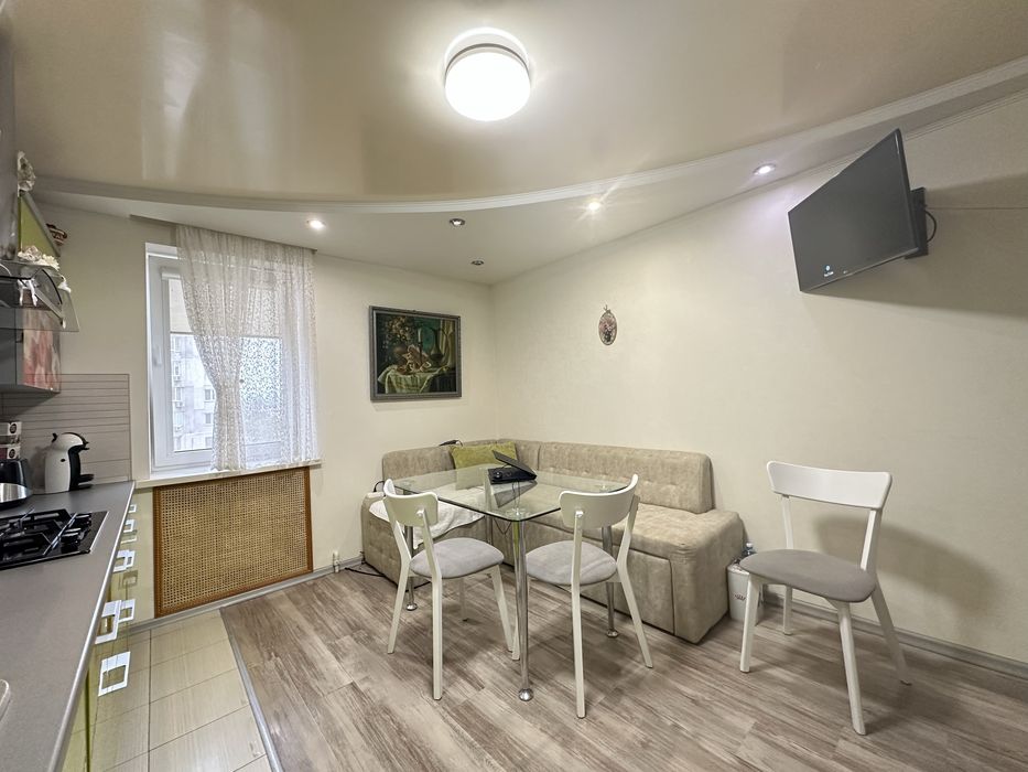 5 Черемушки/Бреуса,уютная квартира 89м с ремонт,кухня 14м,все остается
