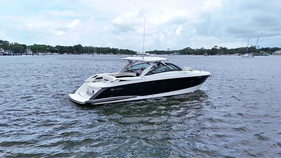 Jacht motorówka Cobalt A40 15r. Volvo Penta Diesel joystick luksusowy