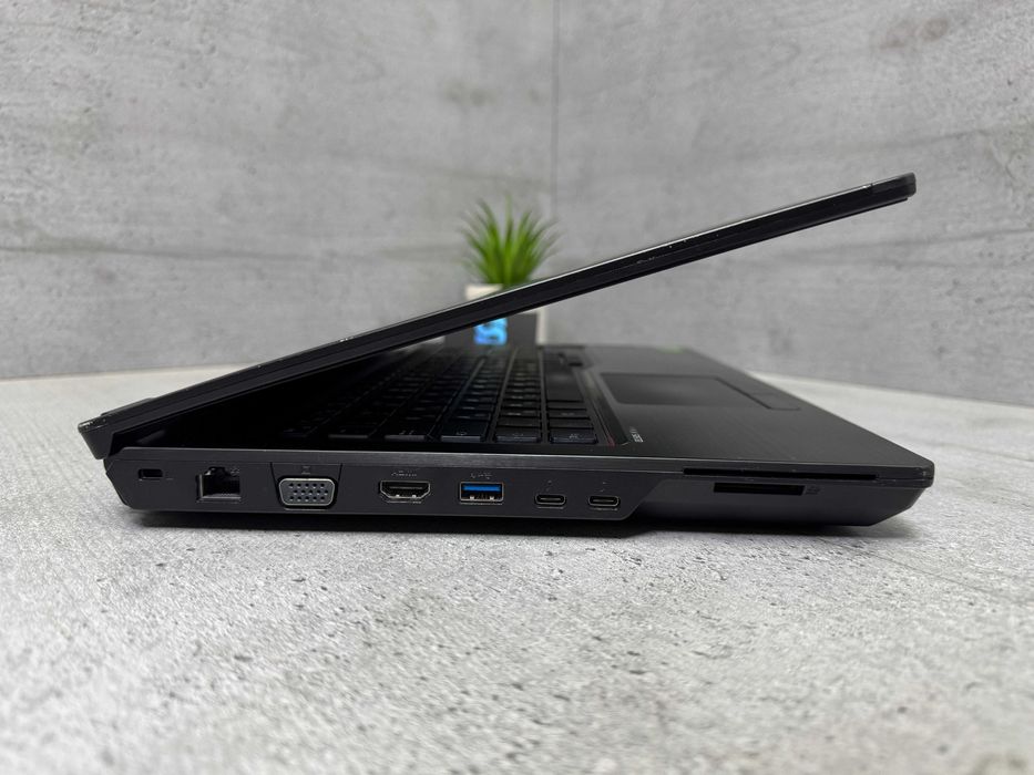 Nvidia/Потужний ноутбук Fujitsu H7510/Quadro/i7-10850H/512gb ssd/15.6"