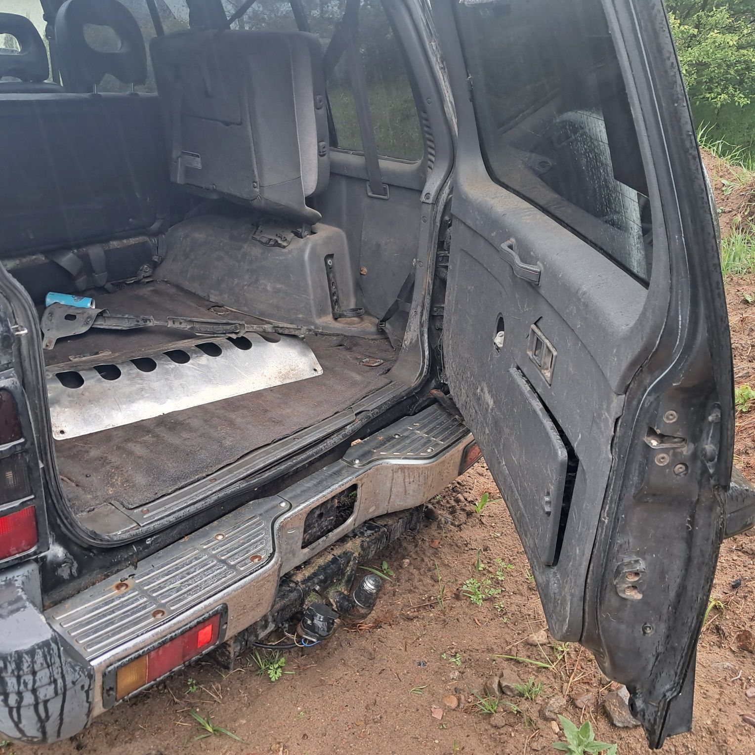 Tapicerka klapy Mitsubishi pajero