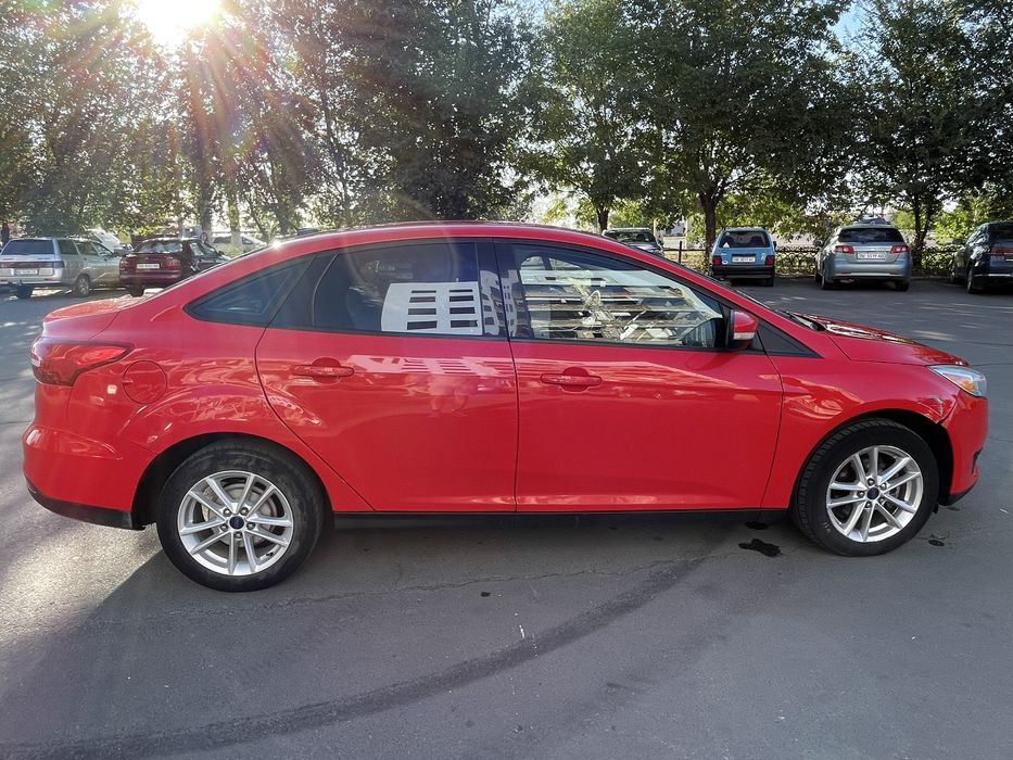 Машина Ford Focus 2015 года