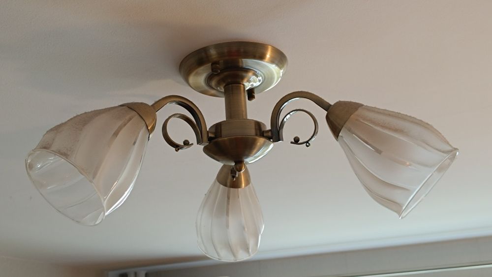 Żyrandol z 3 kloszami