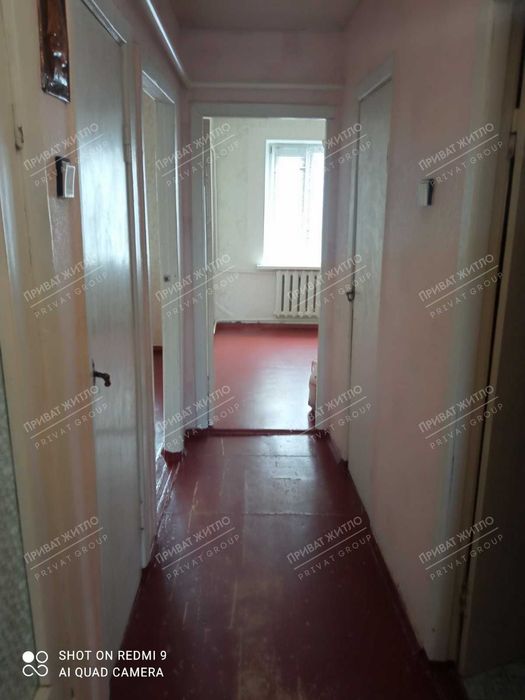 Трикімнатна квартира з автономним опаленням на першому поверсі