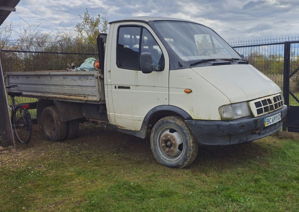 Газель бортова на ходу