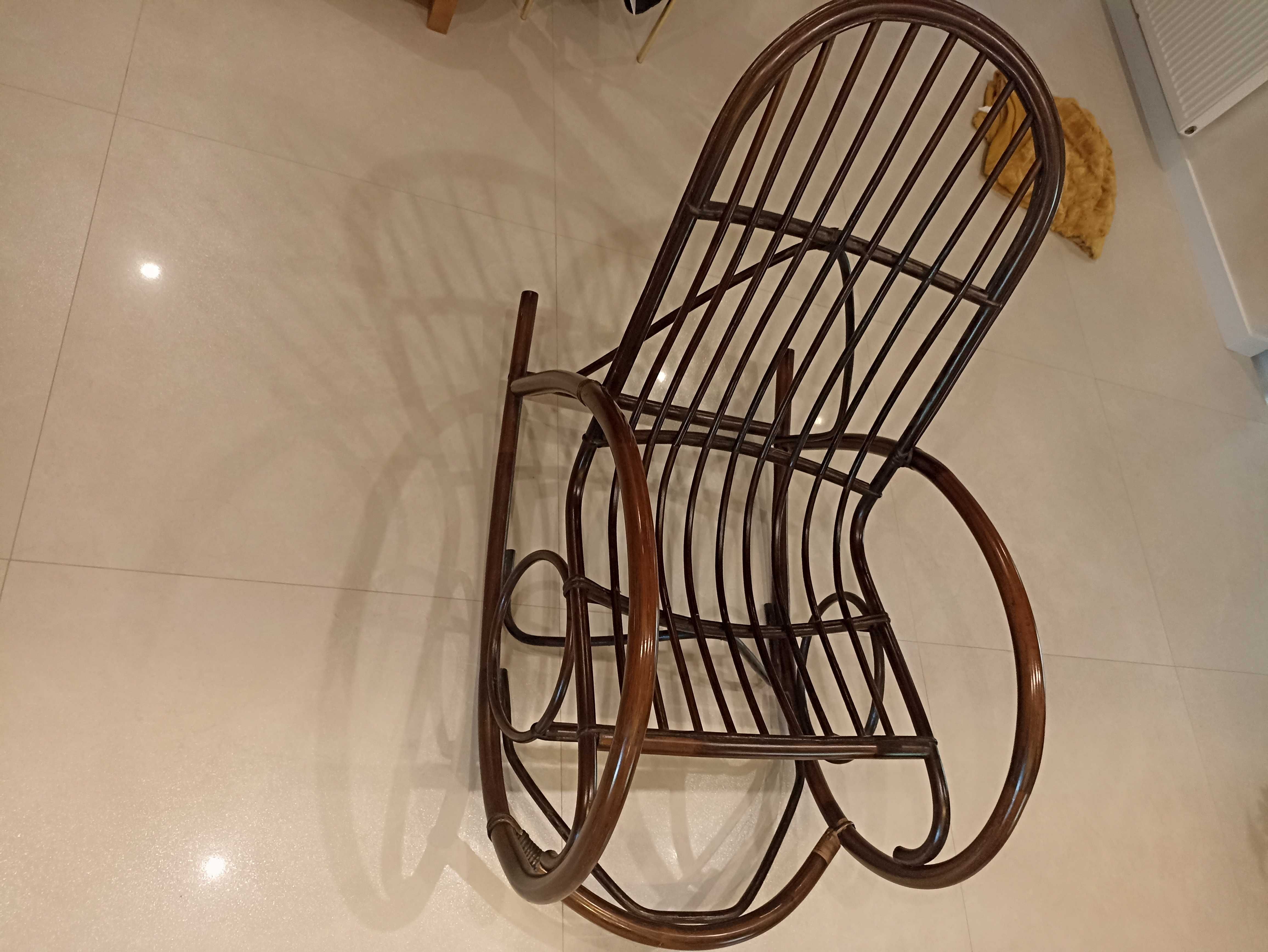 Fotel bujany drewniany