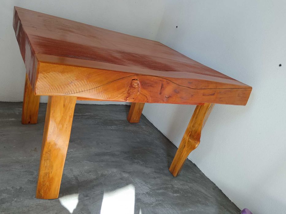 Mesa em  madeira
