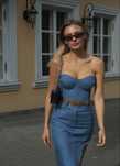 Продам джинсовый костюм топ и юбка