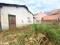Casa com terreno para remodelar em Rio tinto