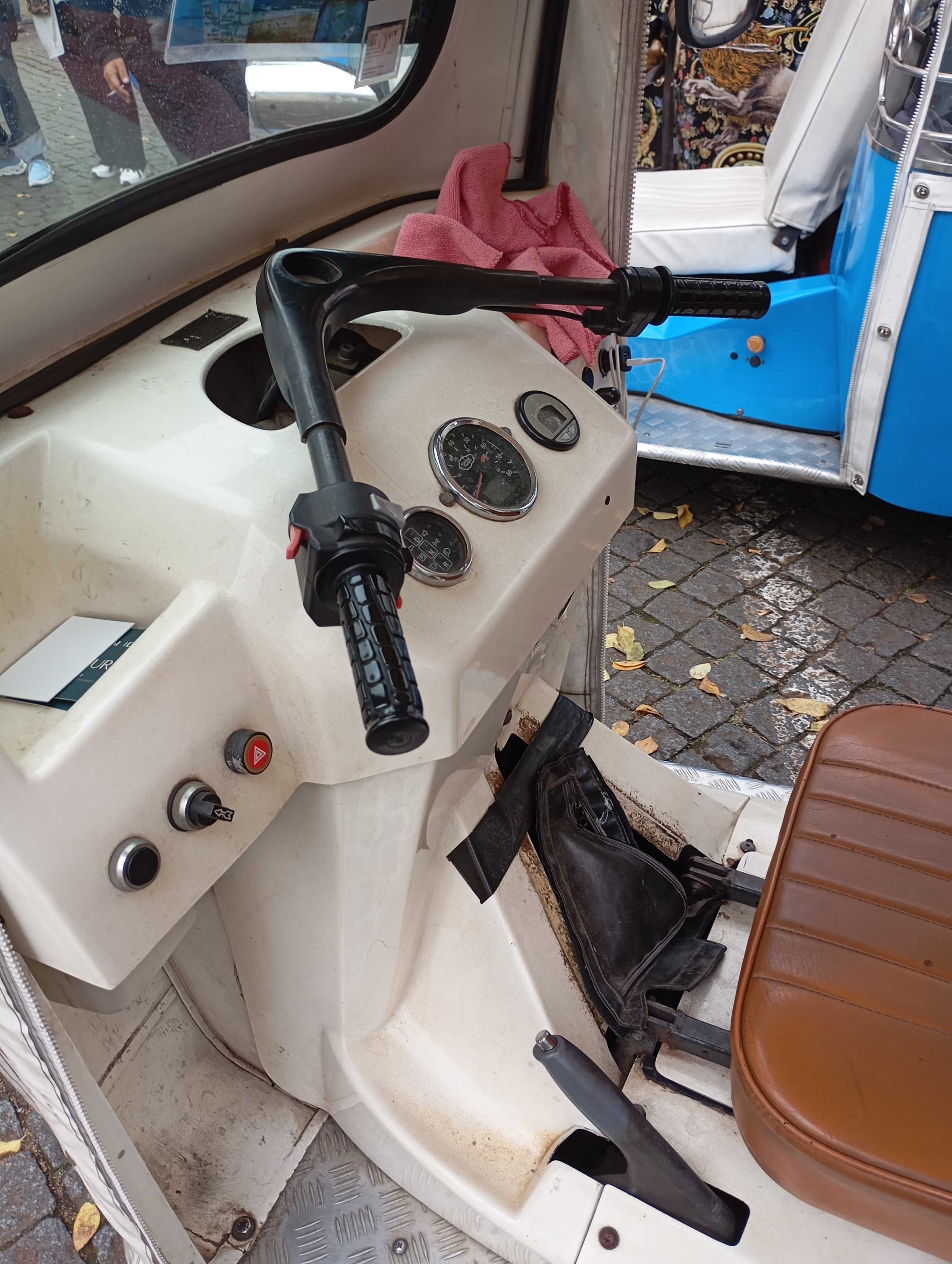 Tuk Tuk Limo 6 lugares baterias T125 novas postas em agosto