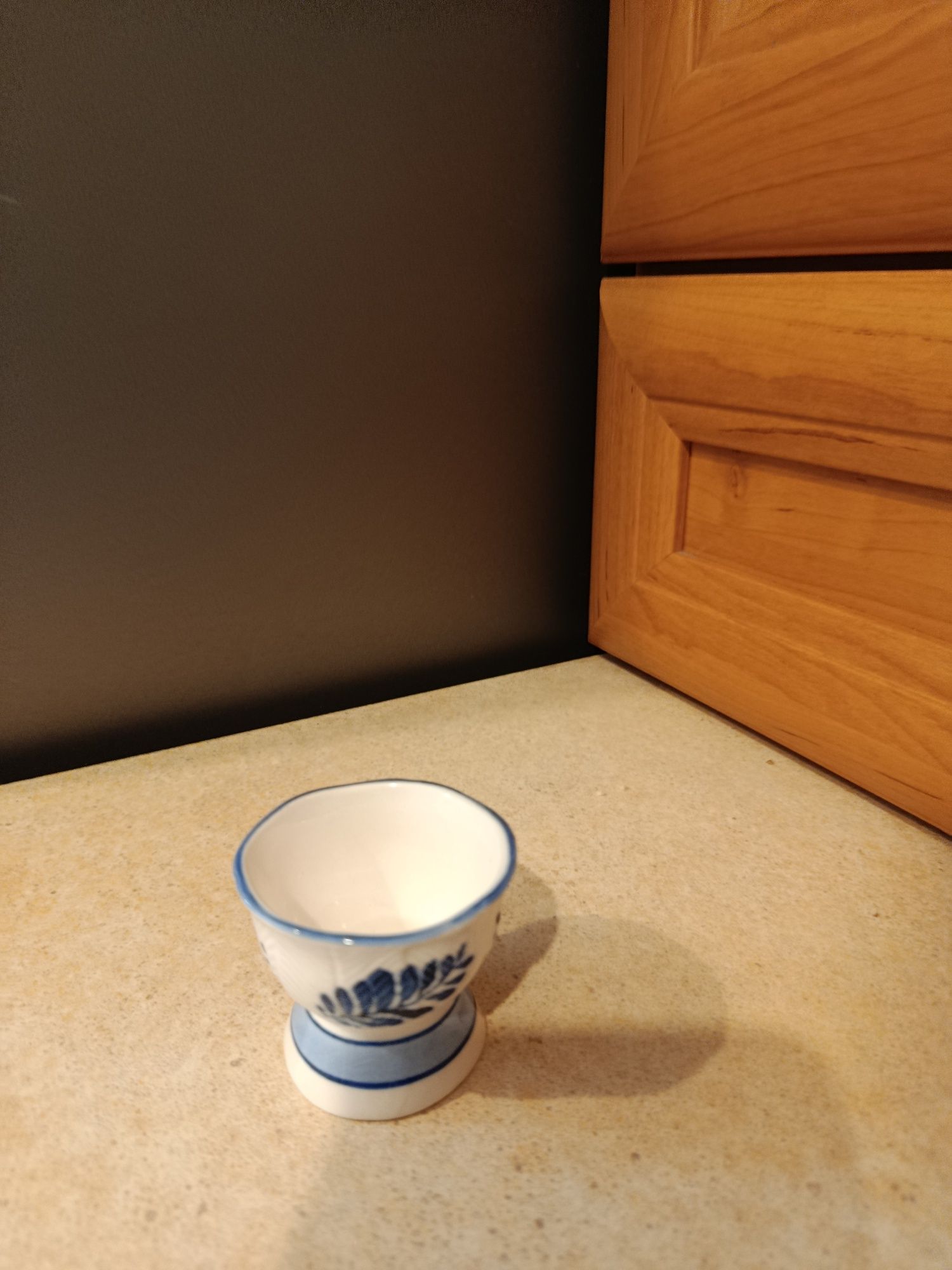 Śliczny stary kieliszek do jaj porcelana Delft