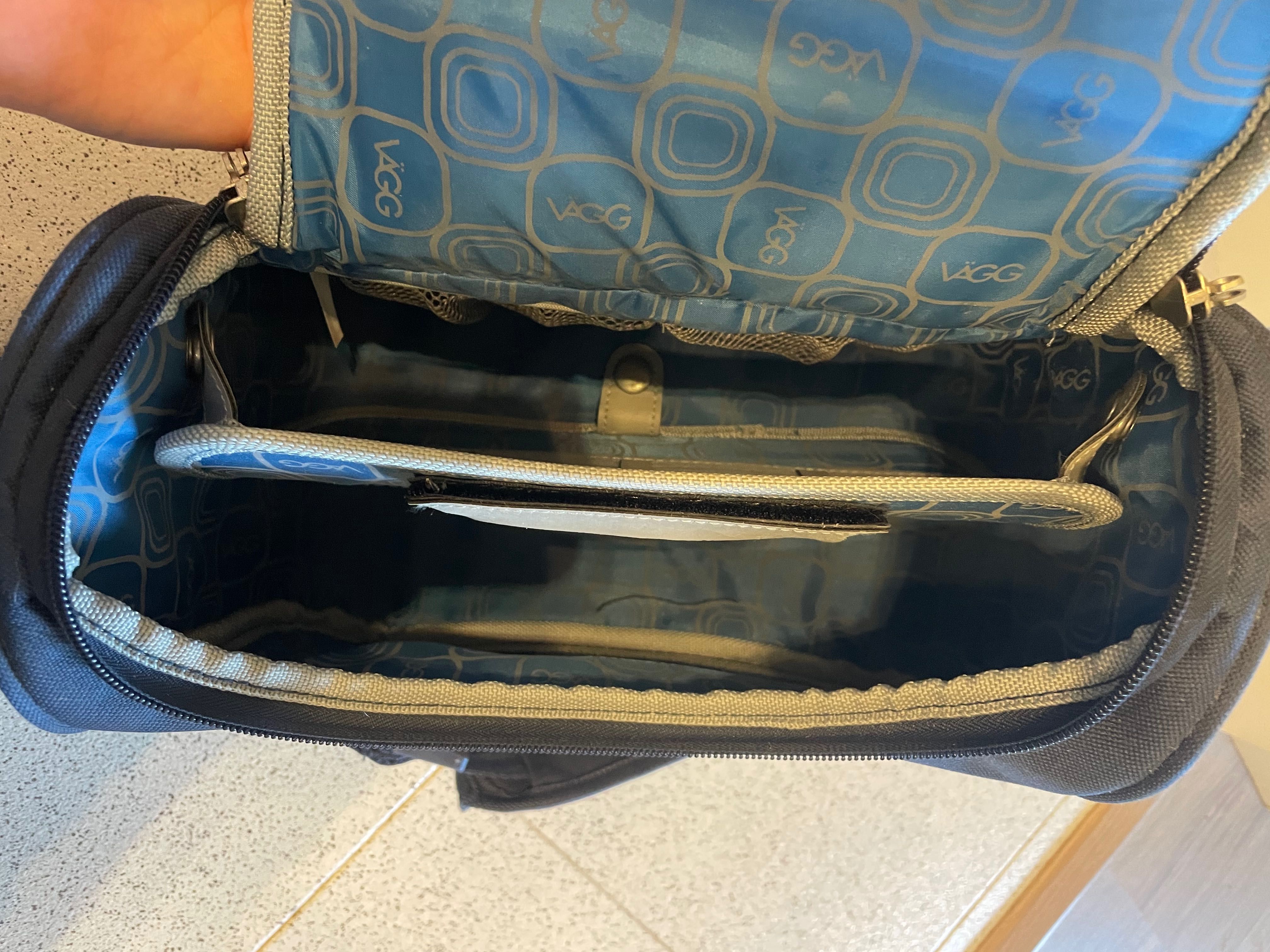 Necessaire azul com muita arrumação