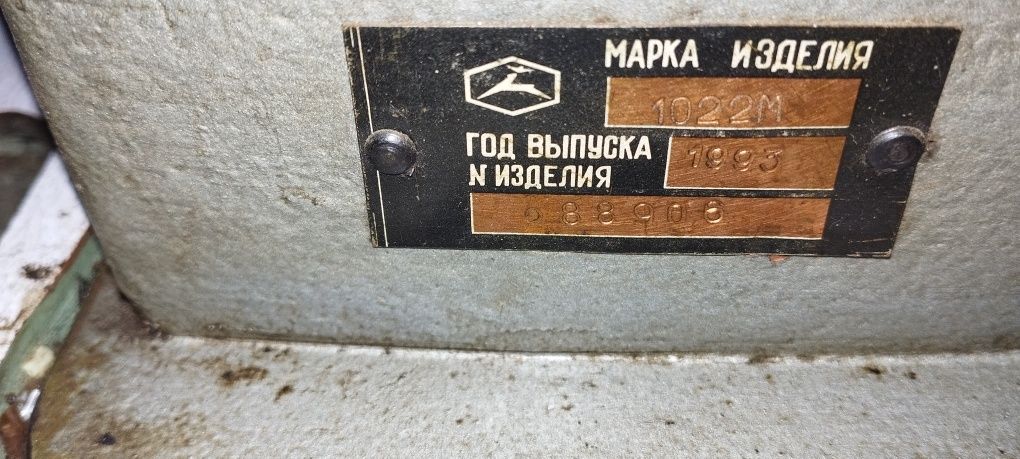 Продам промышленную швейную машинку 1022 М (220V)