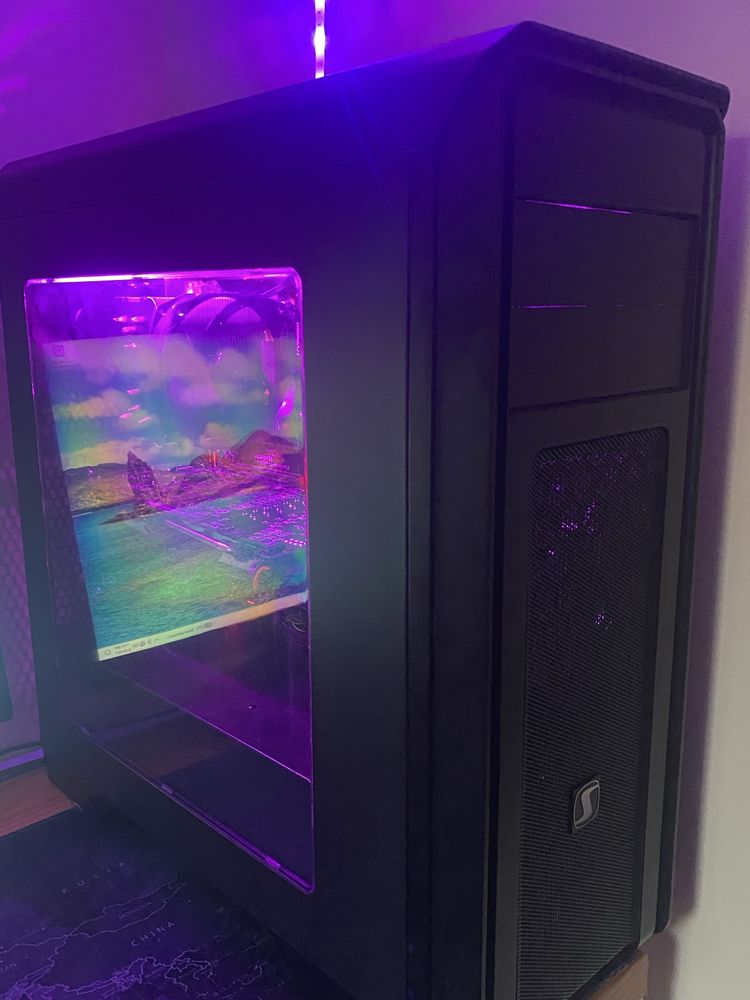 Sprzedam komputer gamingowy z monitorem i klawiaturą: