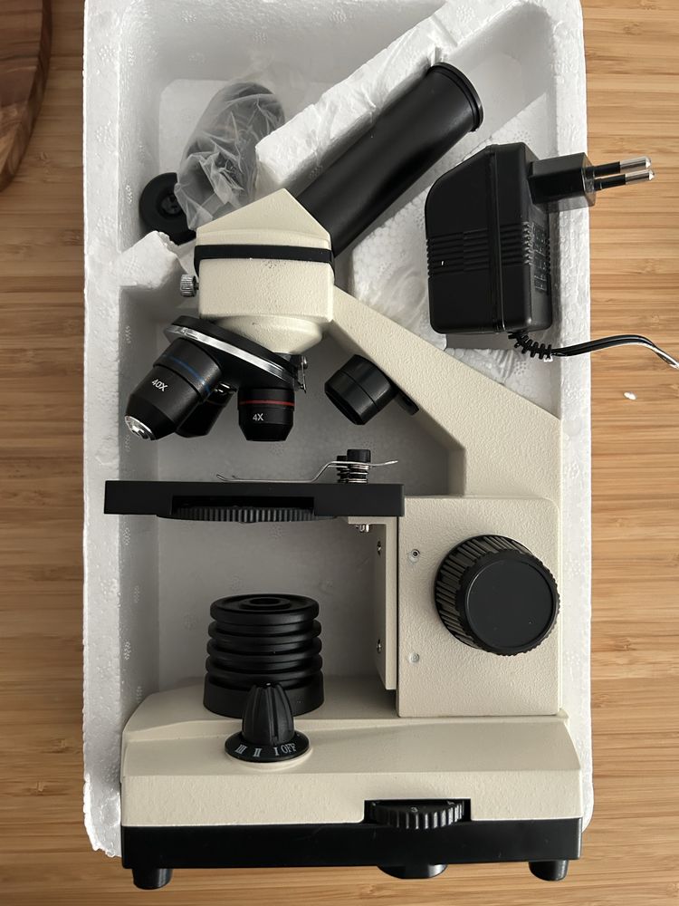 Mikroskop Levenhuk 2L/3L/D2L oraz preparaty biologiczne