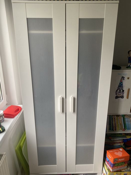 Szafa biala do pokoju dzieciecego