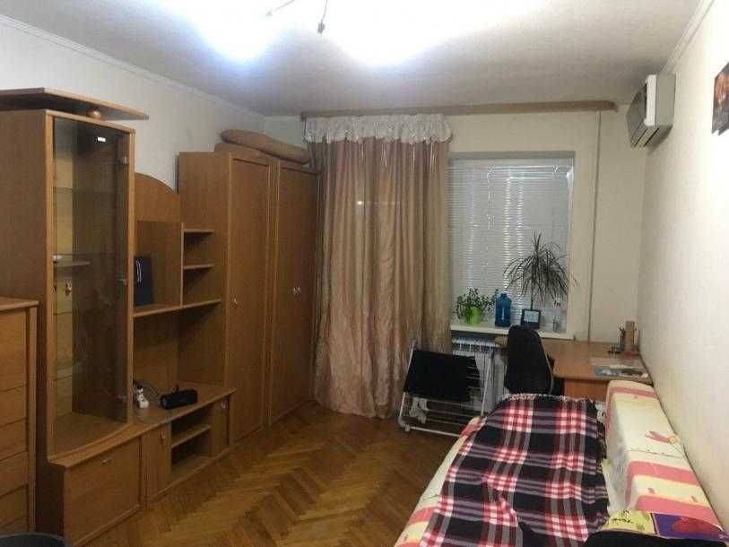 Продам 1 комнатную квартиру, Холодная Гора, метро.