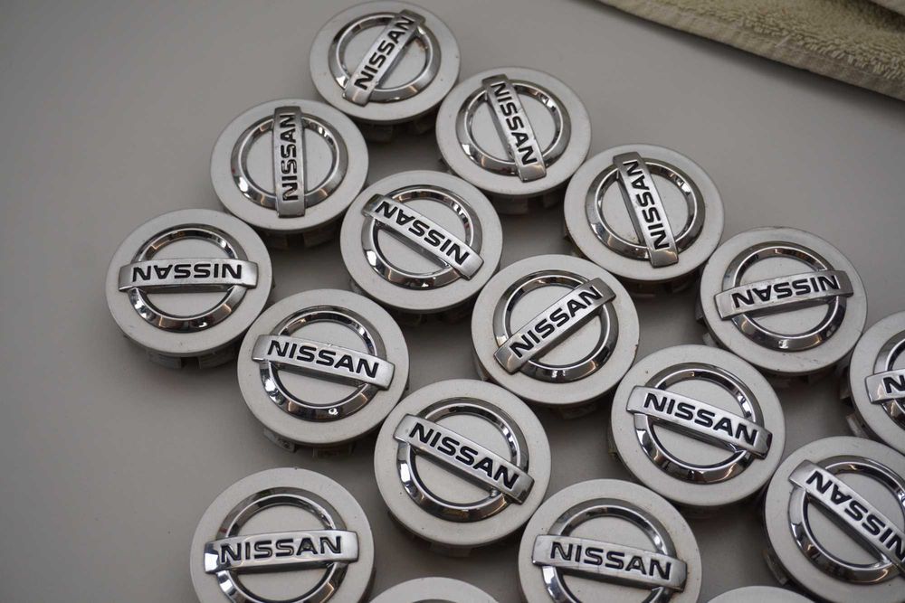 Dekielki oryginał Nissan OE 54mm 40342 AV610 srebrne 4sztuki