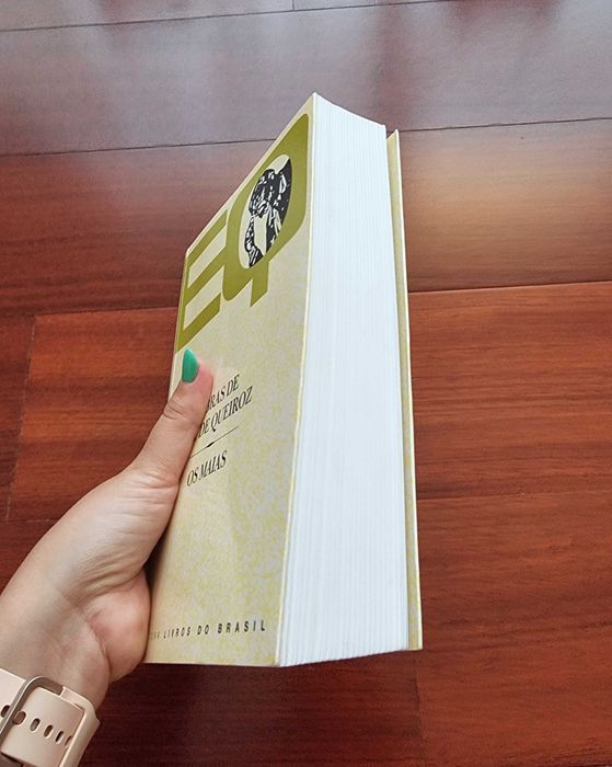 Livro "Os Maias" de Eça de Queiroz