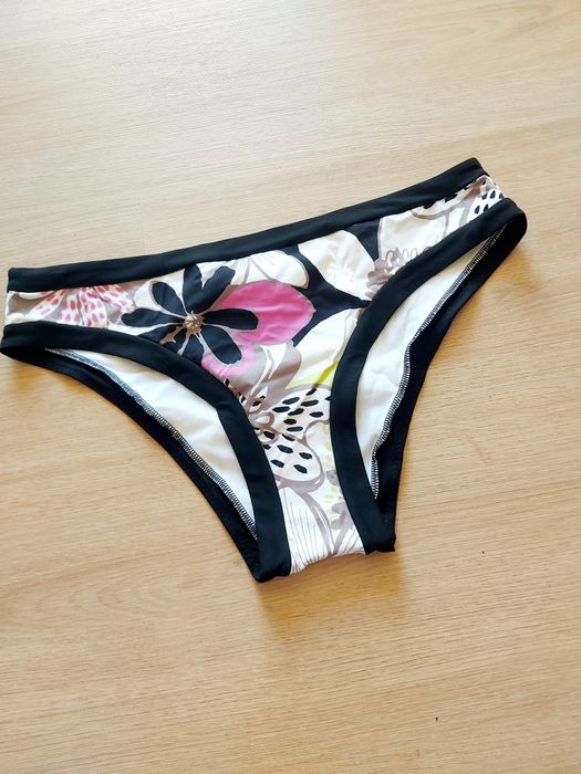 Cueca biquini branca florida