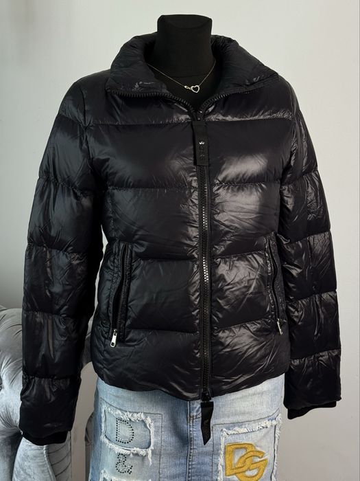 Puchowa kurtka hugo boss czarna lakierowana pikowana bluszczaca damska