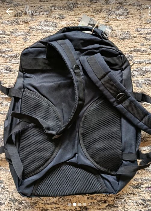 Mochila preta nova