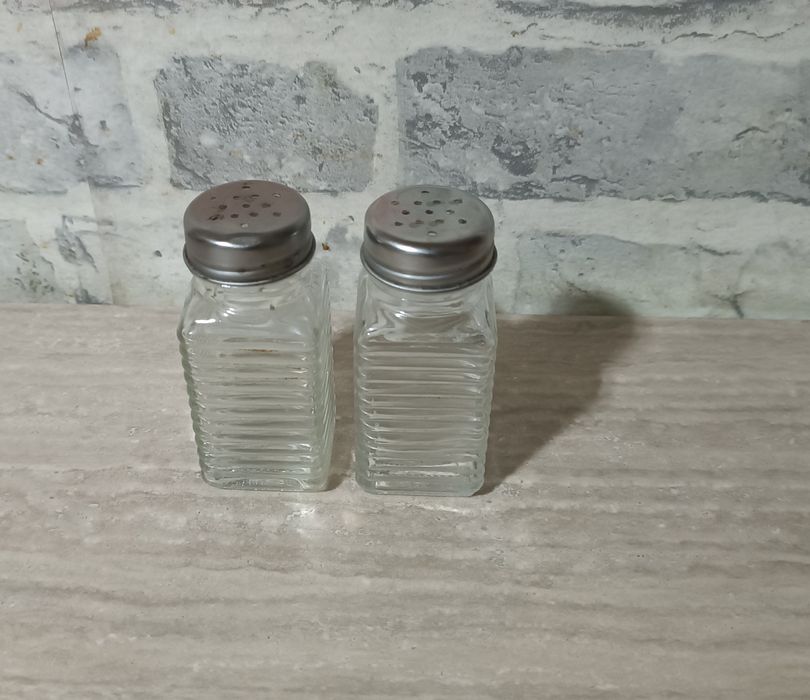 Przyprawniki pieprzniczka i solniczka wysokość 8,5 cm