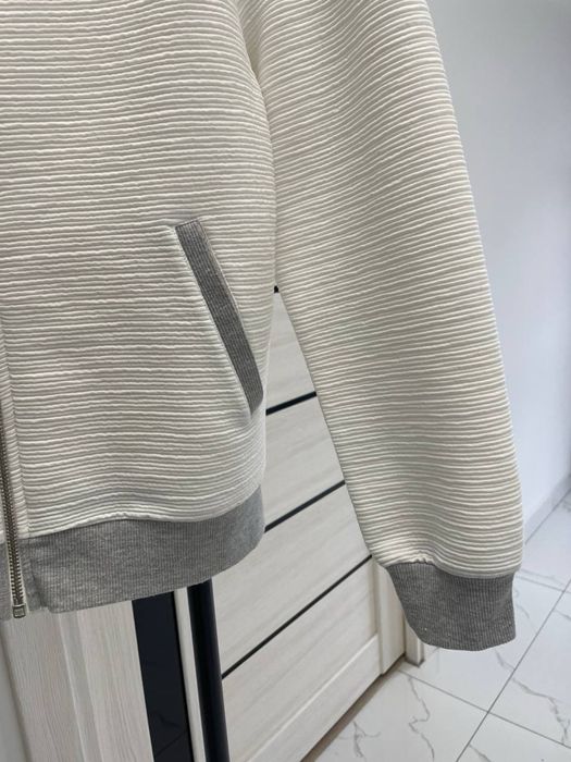 Трикотажний бомбер на замку M&S