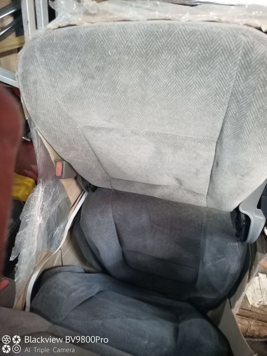 Продам дві передні сідушки