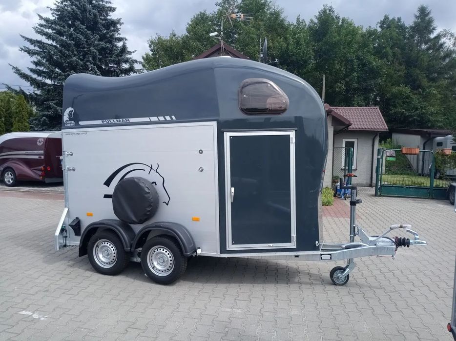 Debon Przyczepa do przewozu koni Gold ONE jednokonna Przyczepy Cheval Liberte Debon  Przyczepa jednokonna Aluminowa Przyczepy Cheval Liberte Debon