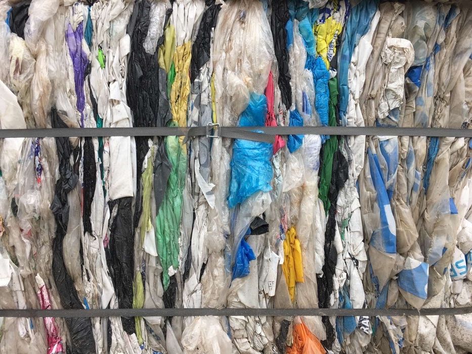 Приймаємо купляємо Пвд плівку кольорову та прозору,надаємо транспорт