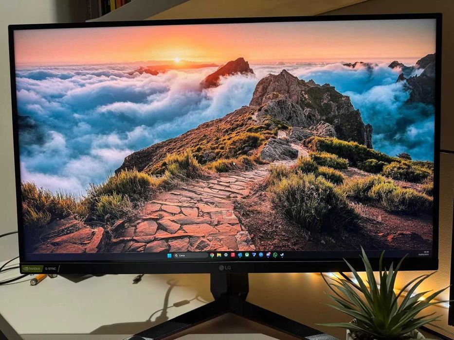 LG UltraGear 27" 180hz WQHD  Nano-IPS