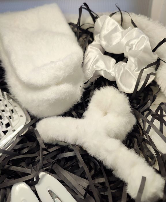 Пухнастий подарунковий боксик в білому кольорі, для дівчини!!!