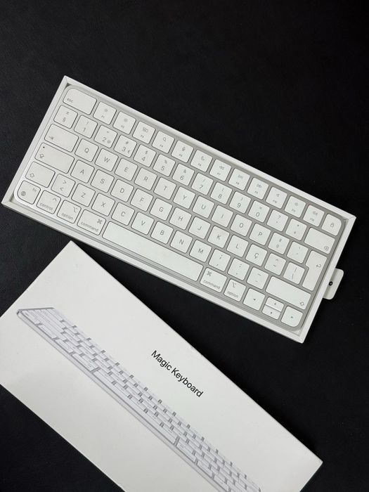 Apple Magic Keyboard 2024