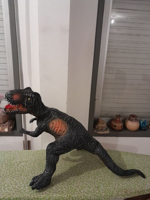 Vendo Dinossauro de Brincar para Criança a pilhas com som como novo