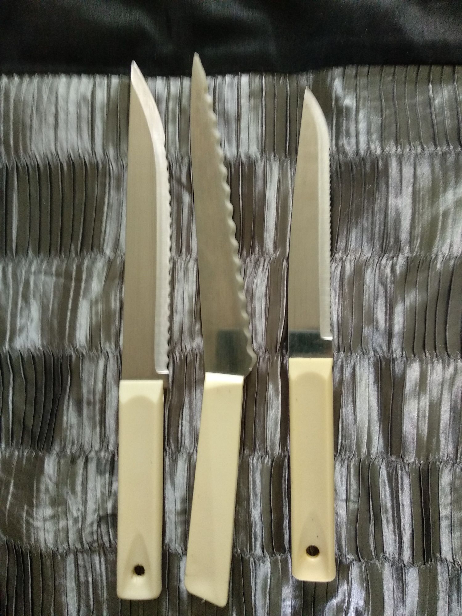 Продам ножі столові