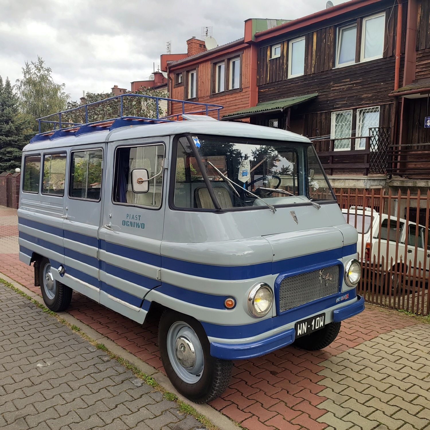 Wynajem Samochody PRL, Żuk, 125p, Polonez, Wartburg, karetki..
