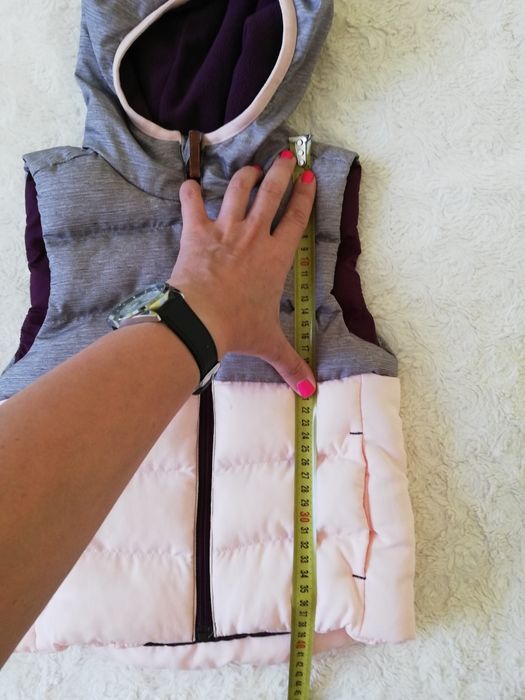 Gruby bezrękawnik z kapturem Decathlon r. 98